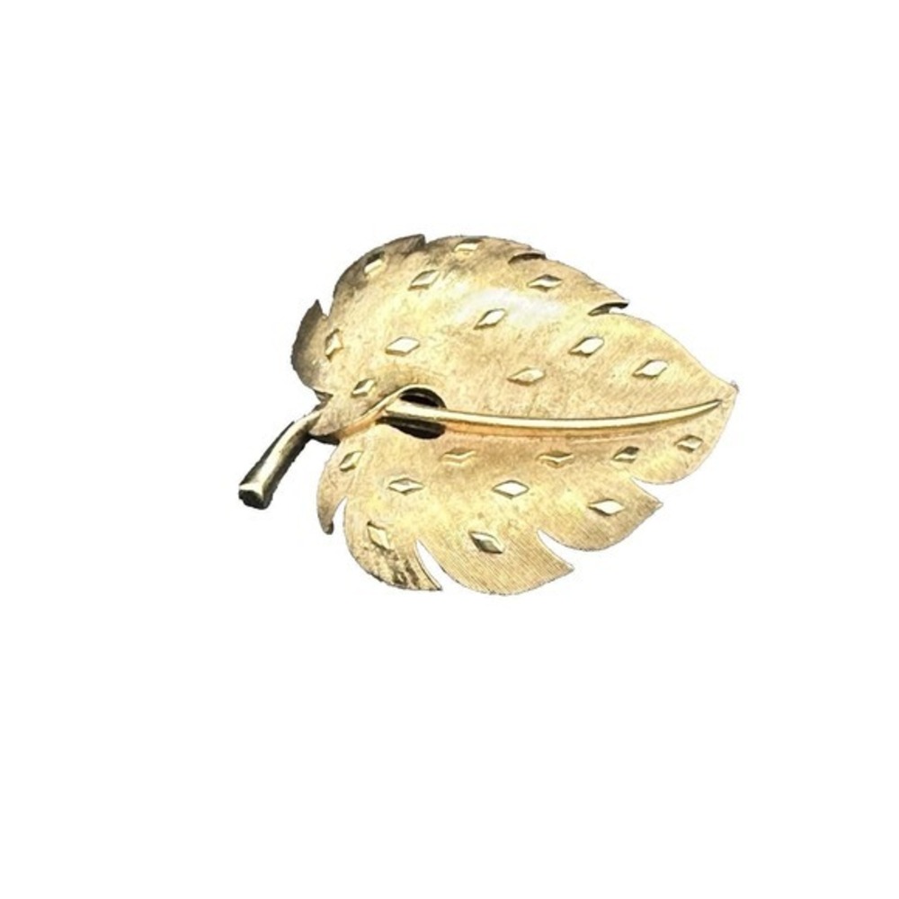 Crown Trifari Brooch Leaf Leaves 1960s Brushed & Shiny Gold Tone Strawberry